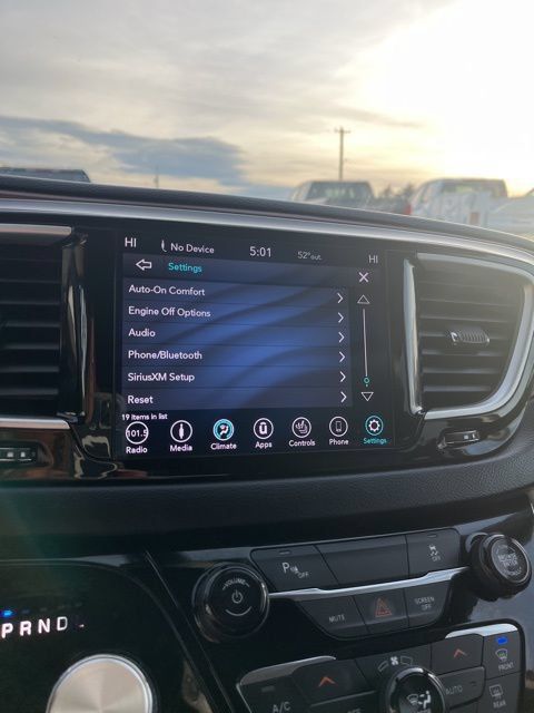 Used 2019 Chrysler Pacifica Touring-L FWD image 53