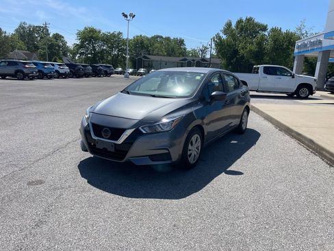 Used 2020 Nissan Versa S FWD image 4