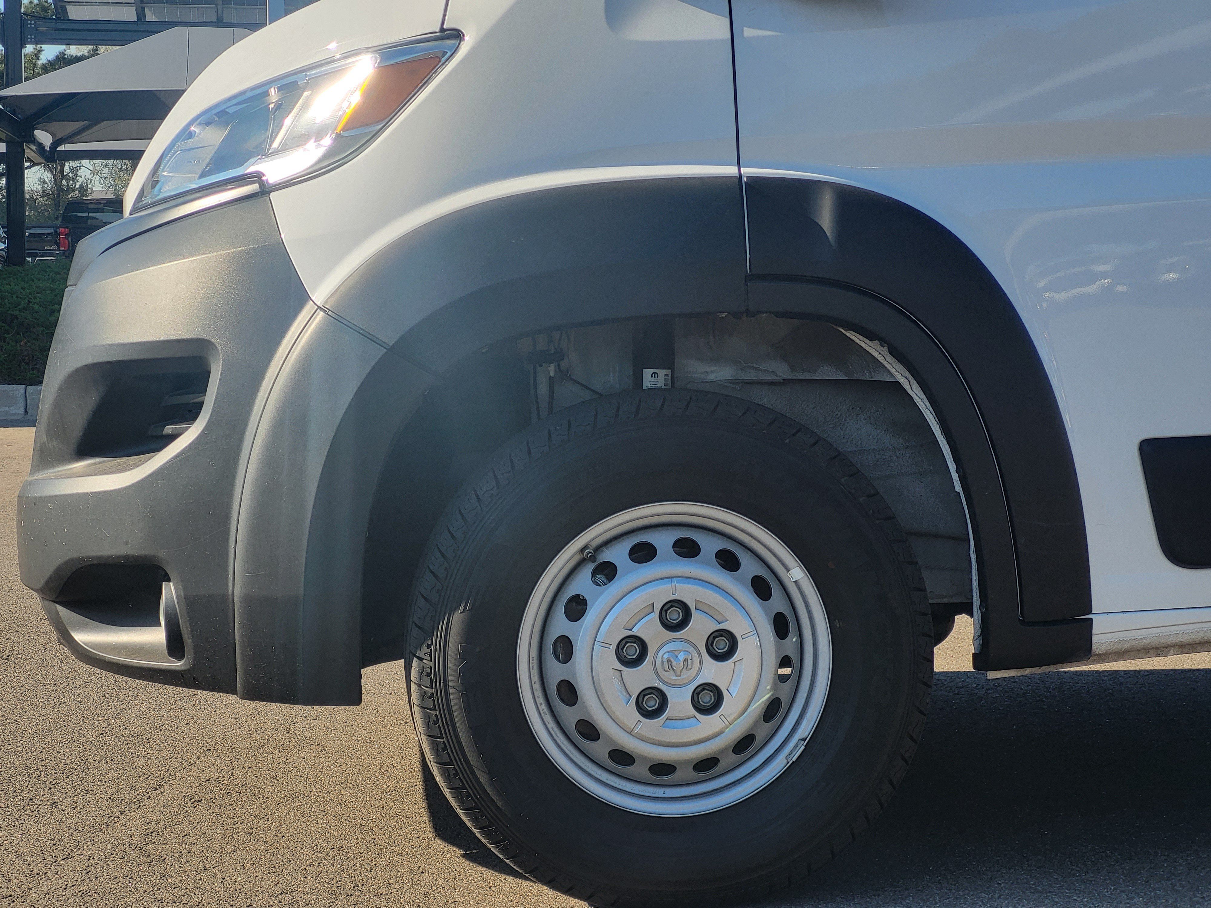 Used 2025 RAM ProMaster 2500 w/ Convenience Group FWD image 9