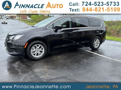 Used 2023 Chrysler Voyager LX FWD image 1