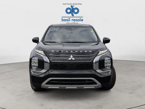 Used 2022 Mitsubishi Outlander SE image 12