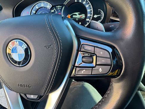 Used 2019 BMW 530e xDrive w/ Convenience Package image 29