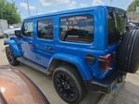 Used 2022 Jeep Wrangler Unlimited Sahara w/ Cold Weather Group AWD/4WD image 4
