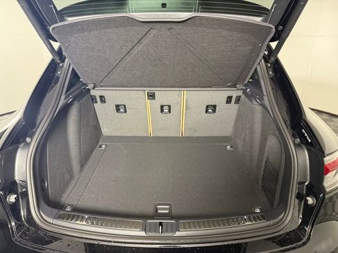 New 2025 Porsche Macan image 17