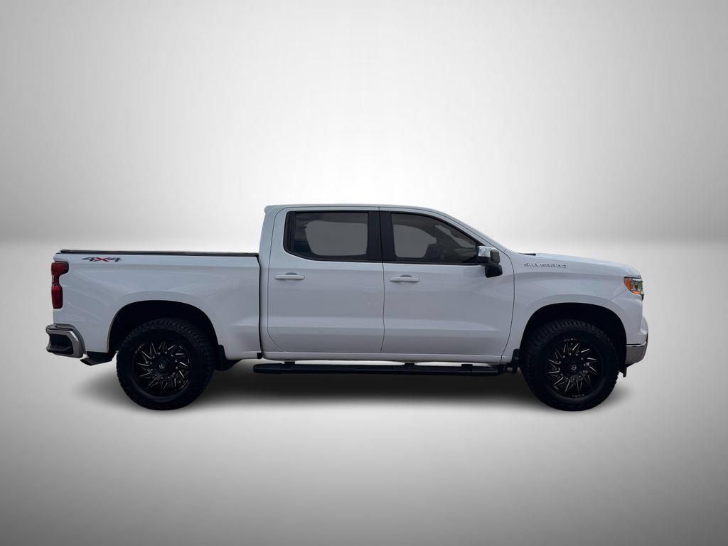 Used 2022 Chevrolet Silverado 1500 LT AWD/4WD image 5