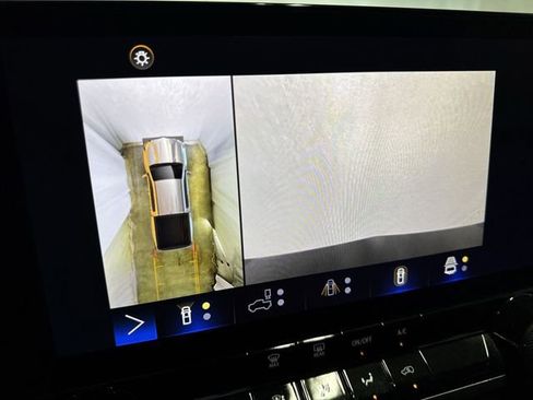 Certified 2024 Chevrolet Colorado W/T w/ Technology Package image 20