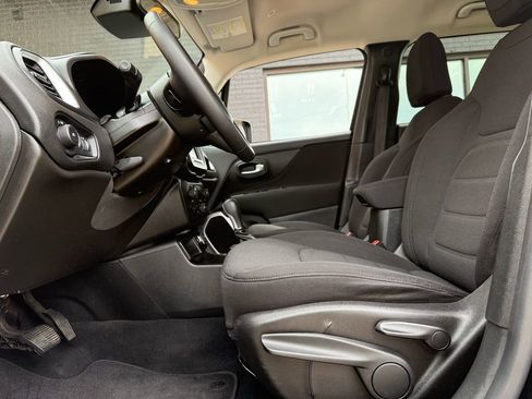 Used 2018 Jeep Renegade Latitude image 24