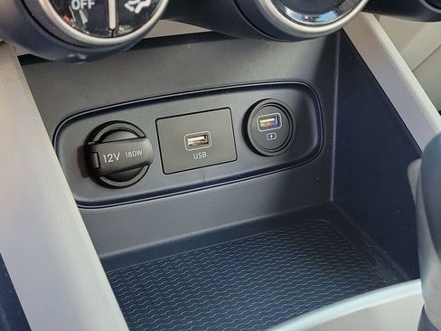 Used 2020 Hyundai Venue FWD image 23