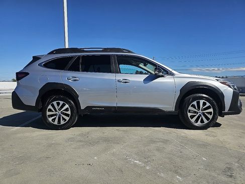 Certified 2025 Subaru Outback Premium image 10