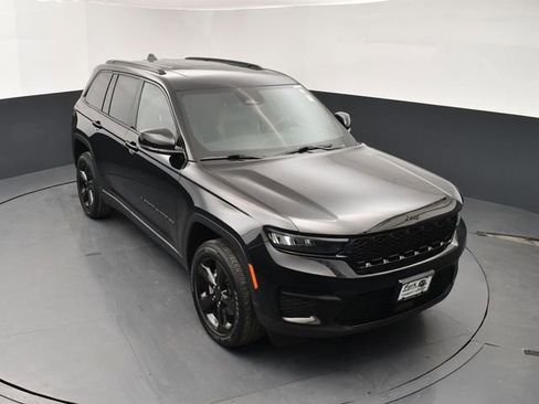 Used 2023 Jeep Grand Cherokee Altitude image 13