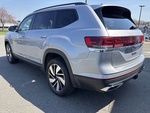 Used 2025 Volkswagen Atlas SE AWD/4WD image 4