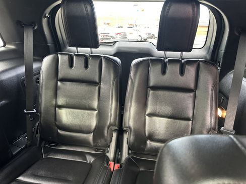 Used 2018 Ford Explorer XLT w/ Equipment Group 202A image 26