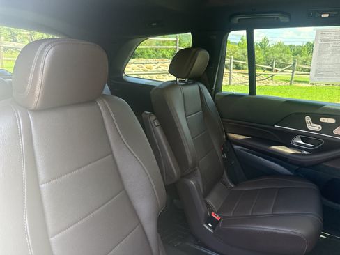 Used 2022 Mercedes-Benz GLS 450 4MATIC image 11