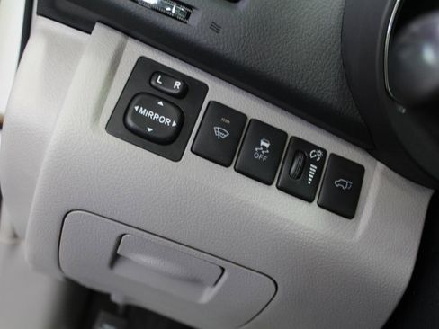 Used 2012 Toyota Highlander SE w/ Tow Pkg AWD/4WD image 11