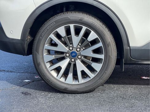 Used 2020 Ford Escape Titanium image 29