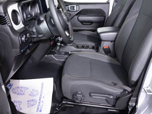 Used 2024 Jeep Wrangler Unlimited image 18