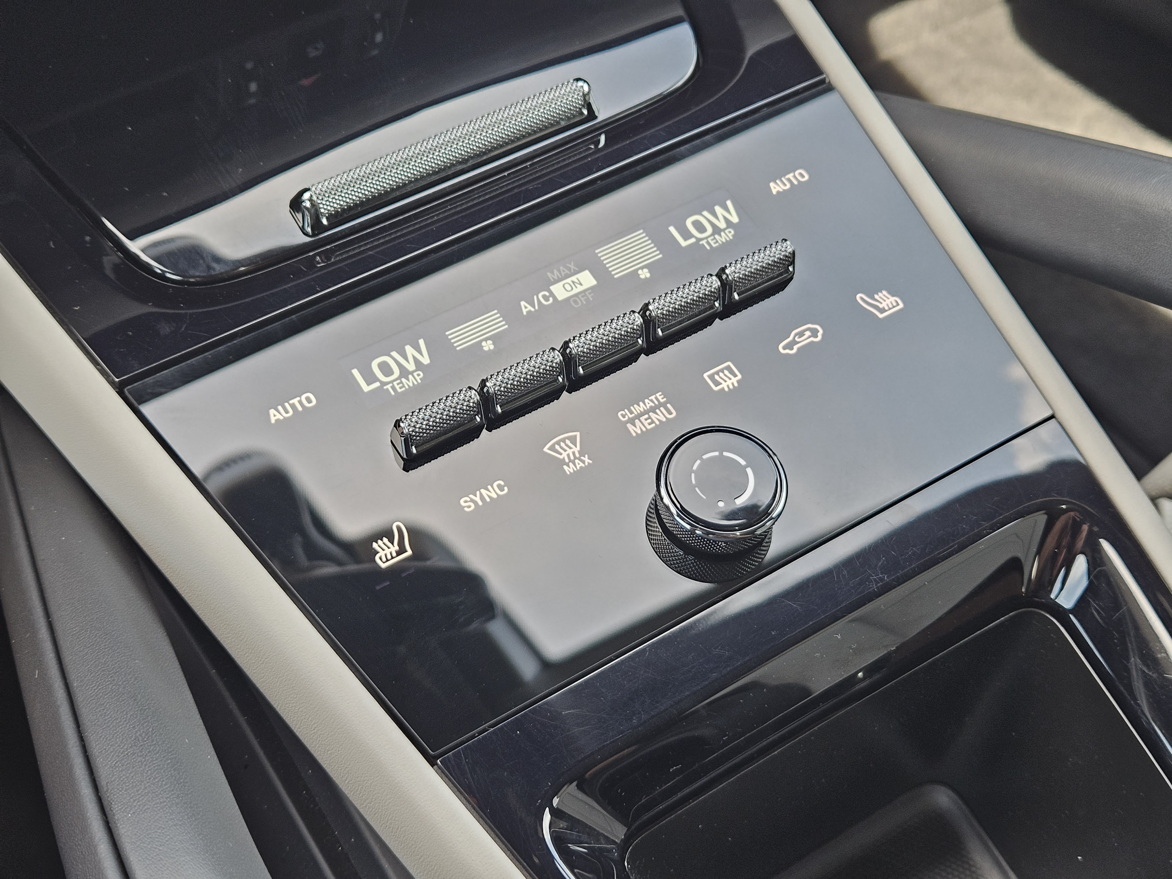 Certified 2024 Porsche Cayenne AWD/4WD image 19