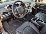 New 2025 Chrysler Pacifica Select image 5