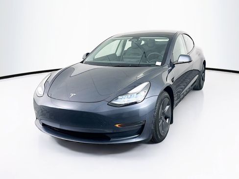 Used 2023 Tesla Model 3 Standard Range RWD image 3