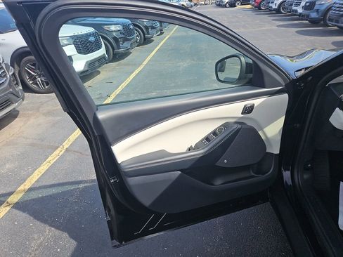 Used 2025 Ford Mustang Mach-E Premium AWD/4WD image 17