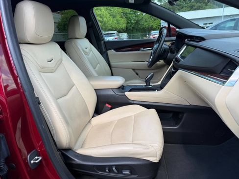 Used 2017 Cadillac XT5 Luxury w/ Driver Awareness Package FWD image 13