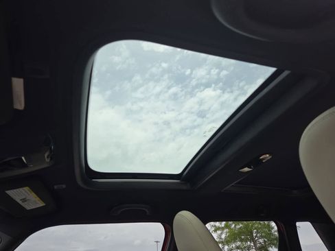 Used 2025 MINI Cooper 4-Door Hardtop FWD image 17