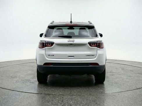 Used 2025 Jeep Compass Latitude AWD/4WD image 7