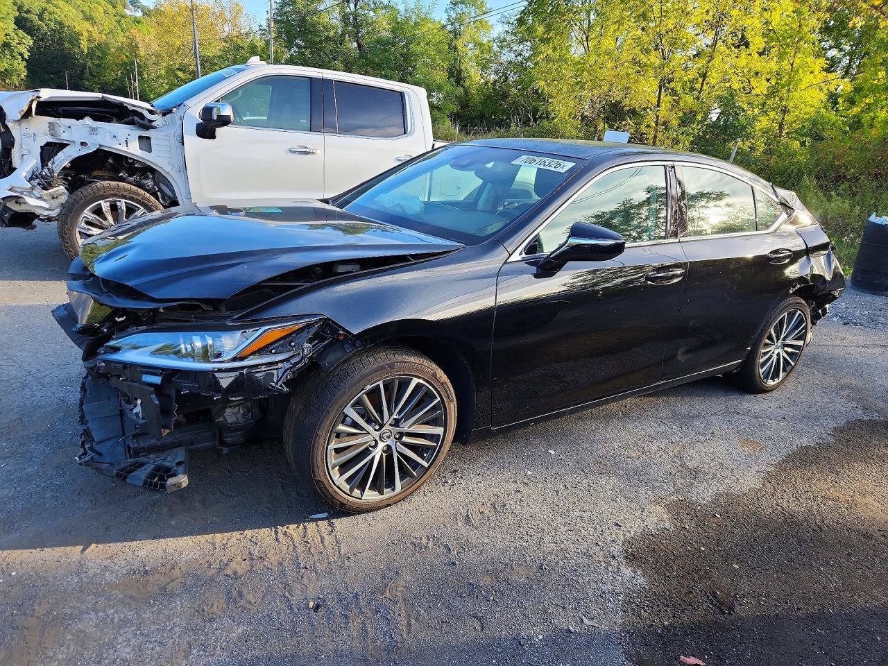 Used 2023 Lexus ES 300h w/ Premium Package FWD image 2