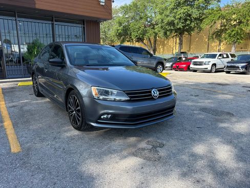 Used 2016 Volkswagen Jetta Sport FWD image 3