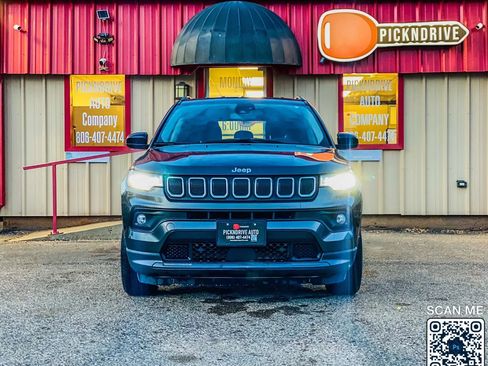 Used 2022 Jeep Compass Latitude image 3