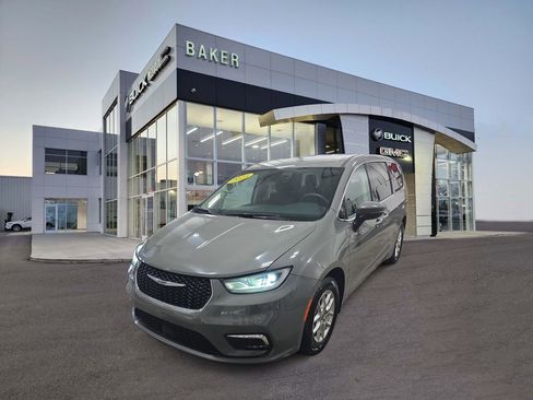 Used 2023 Chrysler Pacifica Touring-L image 1