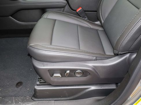 New 2026 GMC Yukon XL Denali w/ Sun & Power Step Package AWD/4WD image 12