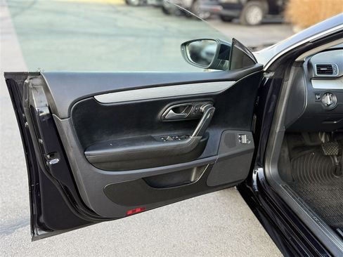 Used 2013 Volkswagen CC Sport image 12