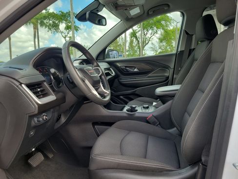 Used 2024 GMC Terrain SLE w/ Driver Convenience Package FWD image 11