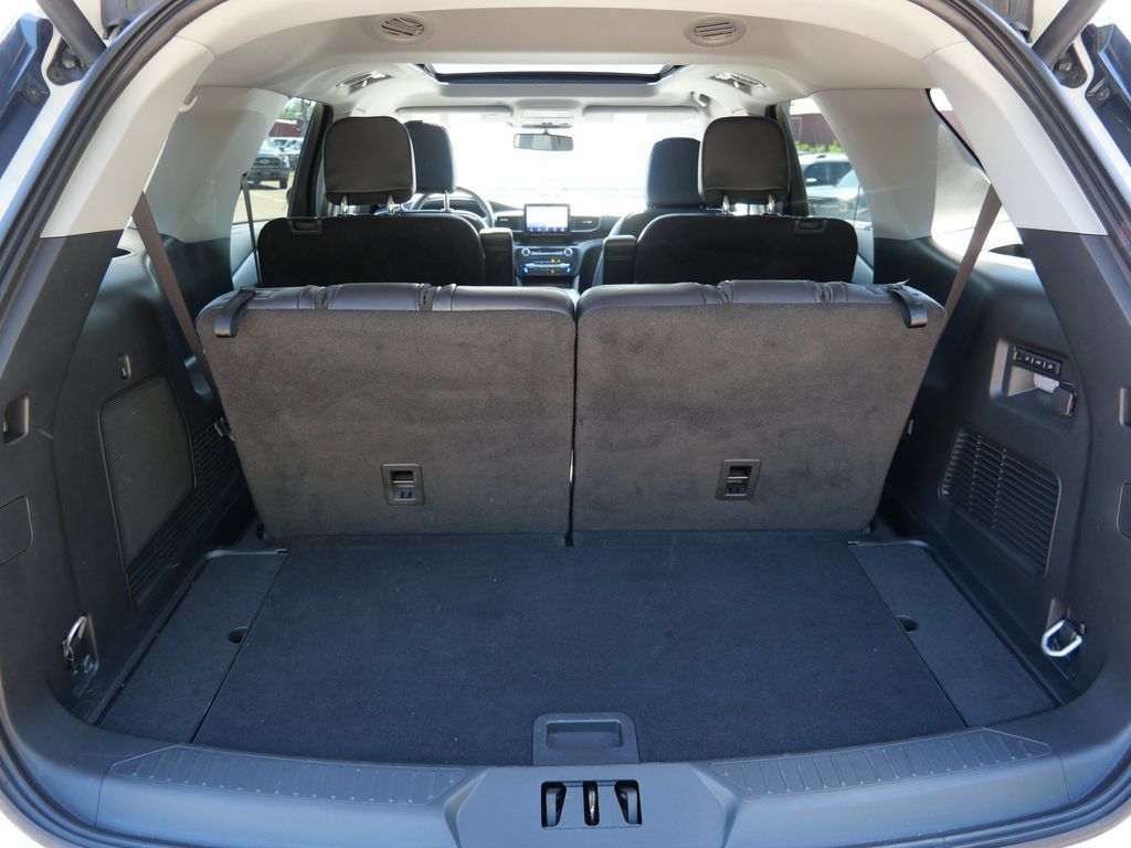 Certified 2023 Ford Explorer Limited w/ Equipment Group 301A AWD/4WD image 10