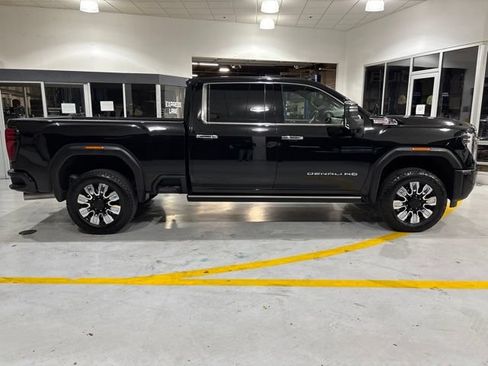 Used 2024 GMC Sierra 2500 Denali w/ Denali Reserve Package AWD/4WD image 8