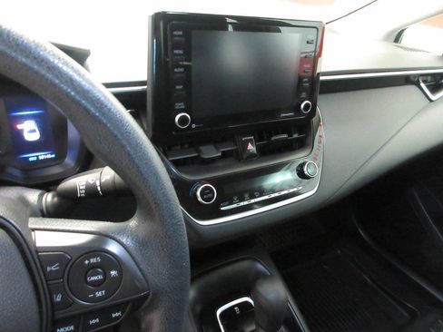 Used 2022 Toyota Corolla LE FWD image 20