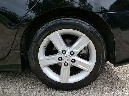 Used 2012 Toyota Camry SE FWD image 29