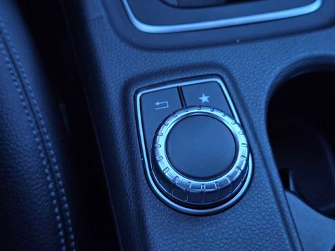 Used 2020 Mercedes-Benz GLA 250 4MATIC image 35