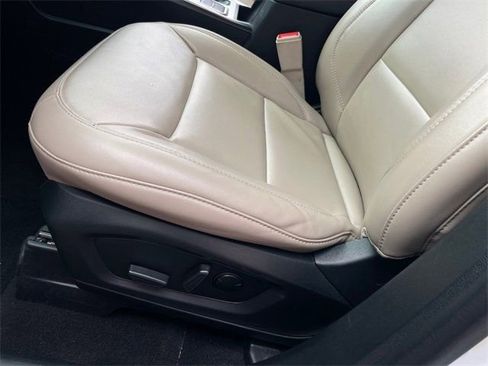 Used 2024 Ford Explorer XLT w/ Equipment Group 202A image 11