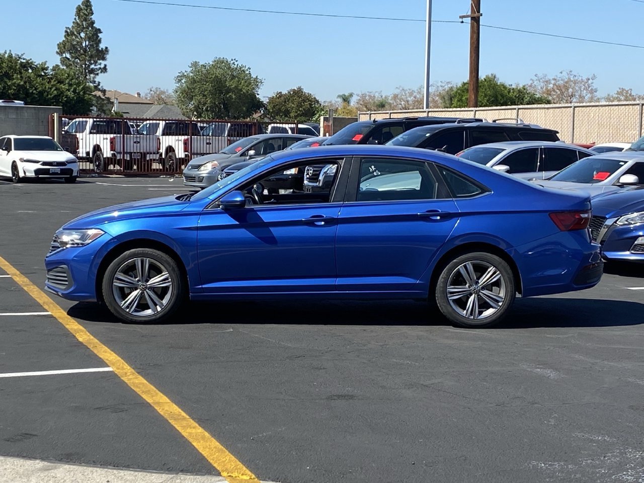 Used 2024 Volkswagen Jetta SE FWD image 3