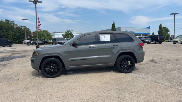 Used 2020 Jeep Grand Cherokee Altitude AWD/4WD image 5