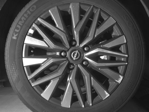 Used 2025 Nissan Altima 2.5 SV FWD image 13