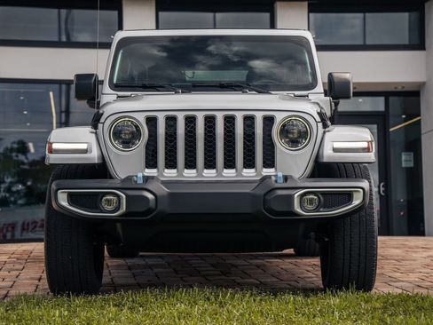 Used 2023 Jeep Wrangler Unlimited Sahara w/ Cold Weather Group AWD/4WD image 8