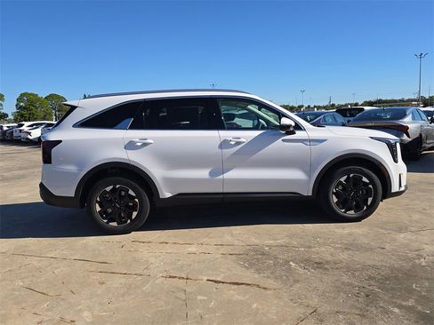 New 2026 Kia Sorento S image 9