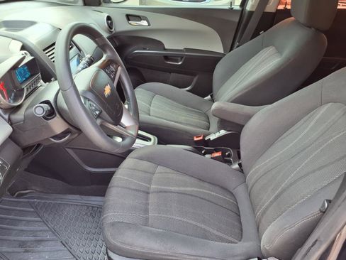 Used 2015 Chevrolet Sonic LT image 10