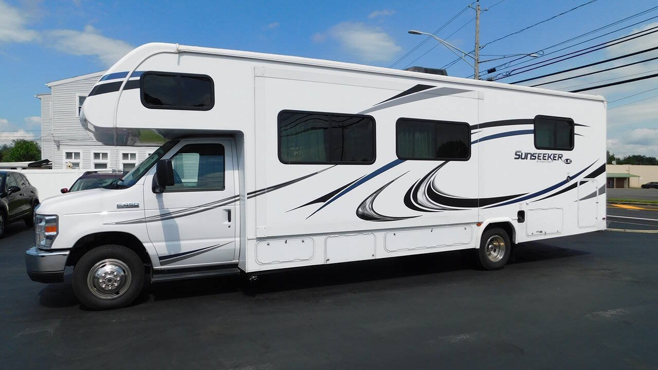Used 2019 Ford E-450 and Econoline 450 Super Duty w/ Motorhome Prep Package RWD image 2
