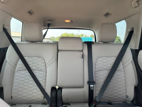 Used 2024 Nissan Pathfinder SV AWD/4WD image 34