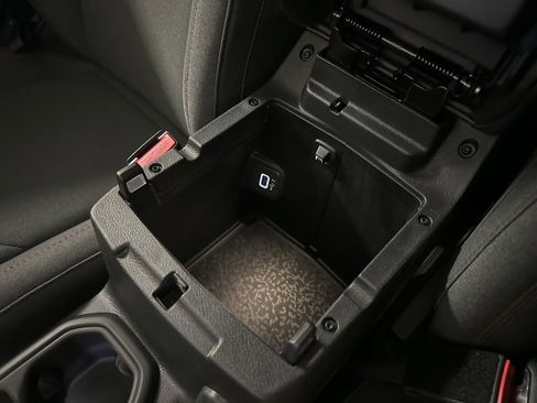 Used 2024 Jeep Wrangler Unlimited Rubicon w/ Convenience Group image 19