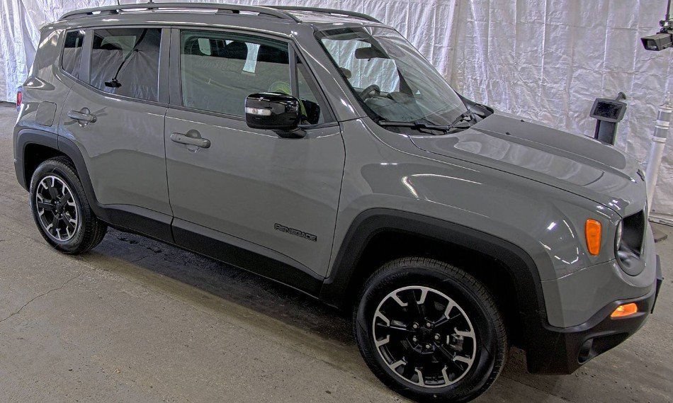 Used 2023 Jeep Renegade Latitude AWD/4WD image 1